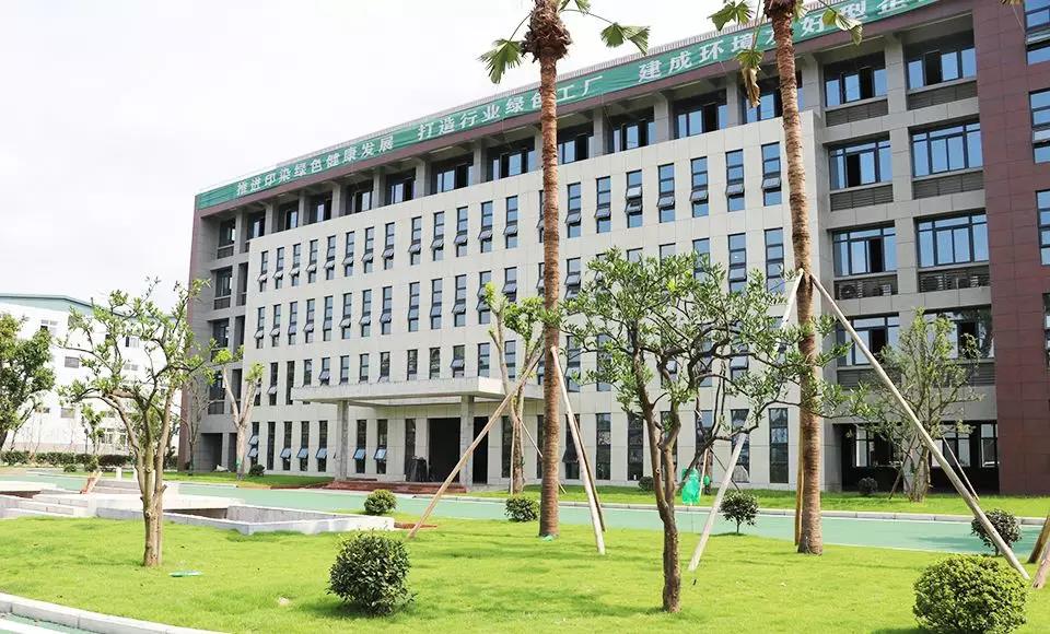 一身戎裝盡顯中國軍人風采 中正節能鍋爐為軍需服裝的制造貢獻力量